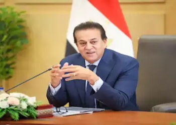 وزير الصحة يبحث مع شركة “سكوب” الإماراتية تسريع إنشاء مصنع السرنجات ذاتية التدمير وتوسيع الاستثمارات الصحية   