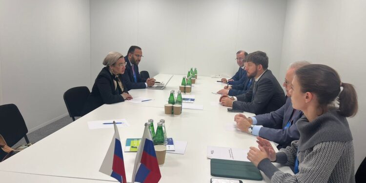 وزيرة البيئة تعقد لقاءا ثنائيا مع رئيس الوفد الروسي