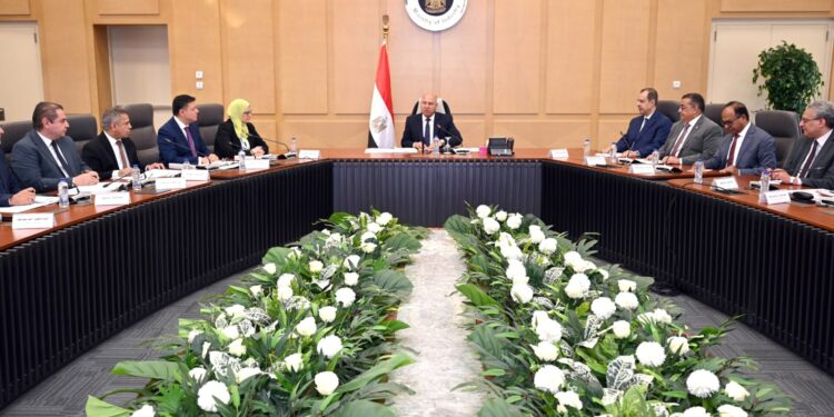 وزير الصناعة والنقل يترأس الاجتماع الأول لمجلس إدارة الهيئة العامة للتنمية الصناعية بعد تشكيله الجديد