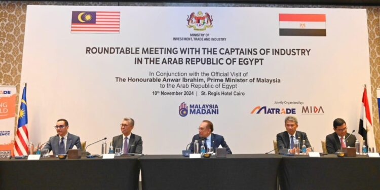 وزير الاستثمار يشارك في اجتماع مائدة مستديرة بين مصر وماليزيا لبحث سبل تعزيز العلاقات الاقتصادية بين البلدين