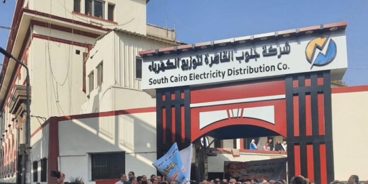 “كهرباء جنوب القاهرة” تنجح فى استرداد الفواتير المؤجلة بسبب “المغلقات”