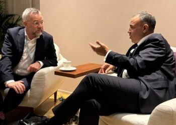 وزير الخارجية والهجرة يلتقى مع رئيس لجنة العلاقات الخارجية بالبوندستاج الألمانى