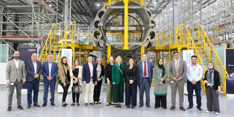 رئيس اقتصادية قناة السويس يستقبل وفد رفيع المستوى من السفارة الأمريكية بالقاهرة