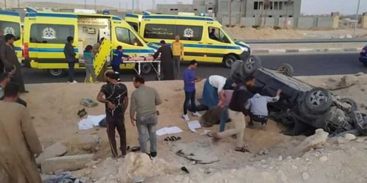 إصابة 6 أشخاص فى انقلاب سيارة بالطريق الصحراوى الغربى أسوان ـ القاهرة