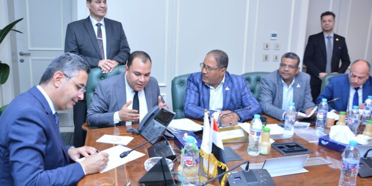 وزير التموين والتجارة الداخلية يلتقي بعدد من السادة أعضاء مجلسي النواب والشيوخ