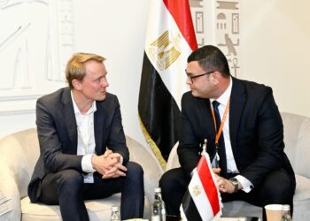 وزير الإسكان يبحث مع وزير البيئة الألماني سبل تعزيز التعاون المشترك فى مجال المدن الخضراء المستدامة