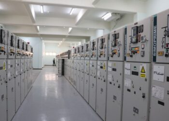 وزير الإسكان: وضع جهد الكهرباء على محطة المحولات المغذية لتوسعات المنطقة الصناعية بمدينة السادات