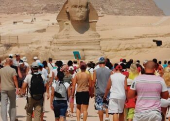 وزير السياحة: نتوقع استقبال 15.3 مليون سائح بنهاية 2024 بزيادة سنوية 5%