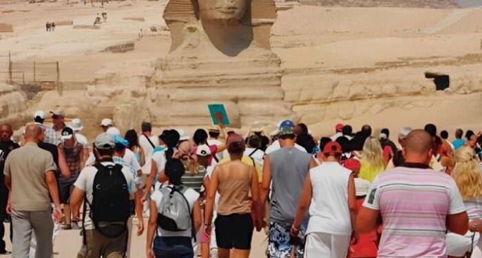 وزير السياحة: نتوقع استقبال 15.3 مليون سائح بنهاية 2024 بزيادة سنوية 5%