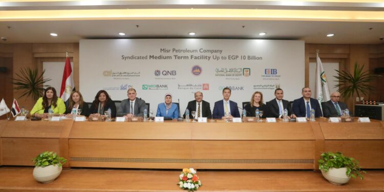 بـ 10 مليارات جنيه…البنك الأهلي يقود تحالفاً بنكياً لصالح شركة مصر للبترول