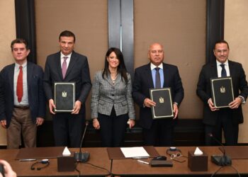 توقيع وثيقة مشروع القطن المصري (المرحلة الثانية) بين وزارتي الصناعة والزراعة ومنظمة اليونيدو