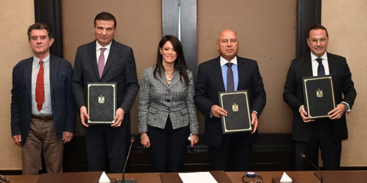 توقيع وثيقة مشروع القطن المصري (المرحلة الثانية) بين وزارتي الصناعة والزراعة ومنظمة اليونيدو