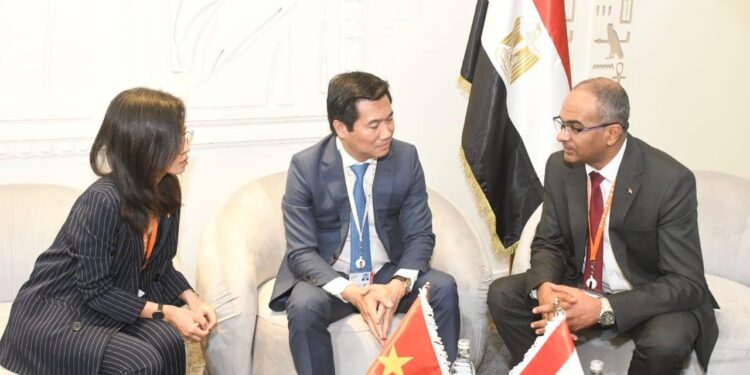 نائب وزير الإسكان يبحث مع نظيره الفيتنامي فرص التعاون المستقبلي بين البلدين