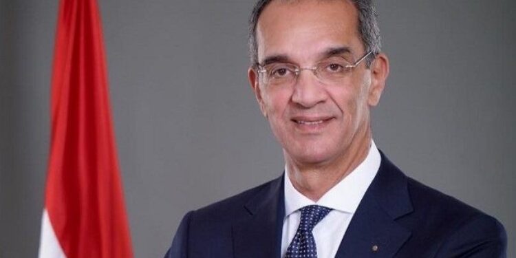 عمرو طلعت يغادر إلى صربيا لبحث تعزيز التعاون المشترك فى مجال الاتصالات وتكنولوجيا المعلومات