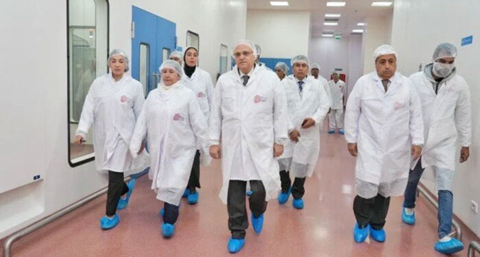 رئيس هيئة الدواء المصرية يصطحب وزيرة خارجية بوليفيا في جولة تفقدية لمدينة الدواء المصرية