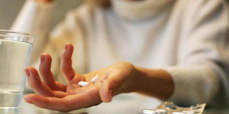 أضرار الإفراط في تناول المسكنات ونصائح لتجنبها