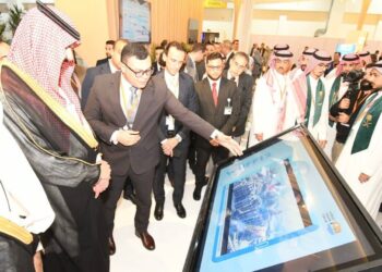 وزير الإسكان يصطحب أمين منطقة الرياض والوفد المرافق له فى جولة بالجناح المصري بالمنتدى الحضاري