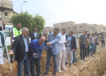 نائب رئيس “هيئة المجتمعات العمرانية” يتفقد المشروعات الجاري تنفيذها بمدينتي العاشر من رمضان والشروق