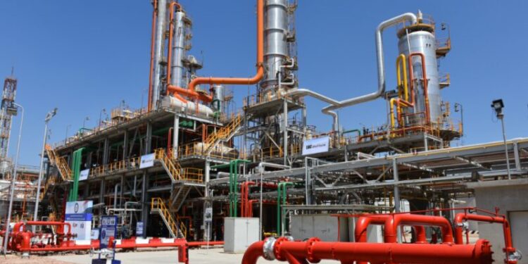 إنجازات بترولية.. مواجهة التحديات وتكثيف الاستكشاف والإنتاج والتنمية للحقول