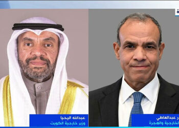وزير الخارجية والهجرة يجري اتصالًا هاتفيًا بوزير خارجية الكويت