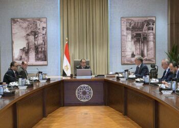 رئيس الوزراء يُتابع الموقف التنفيذي لمبادرة تحويل السيارات للعمل بالغاز الطبيعي