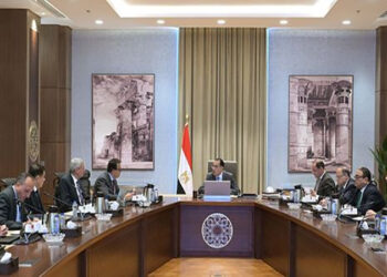 مدبولي يتابع موقف توفير الاحتياجات المالية لـ “الشراء الموحد” لسداد مستحقات شركات الأدوية