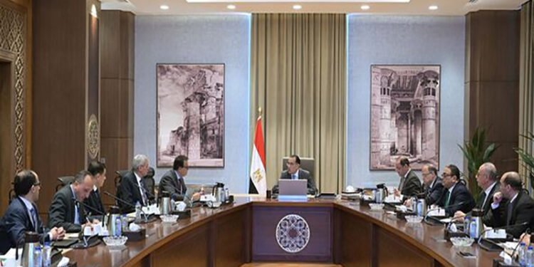 مدبولي يتابع موقف توفير الاحتياجات المالية لـ “الشراء الموحد” لسداد مستحقات شركات الأدوية