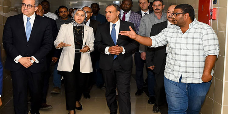 وزير الخارجية والهجرة يزور فرع جامعة الإسكندرية في تشاد