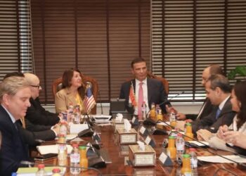 وزير الزراعة يبحث مع سفيرة أمريكا بالقاهرة العلاقات الزراعية الثنائية بين البلدين