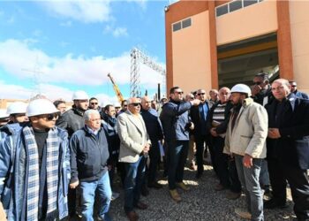 وزير الإسكان ومحافظ جنوب سيناء يتفقدان مشروع ازدواج ورفع كفاءة طريق مطار سانت كاترين