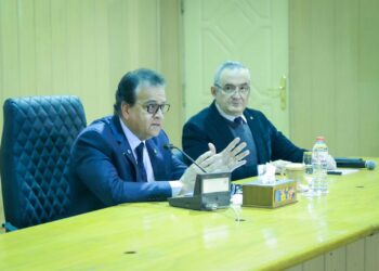 وزير الصحة يعقد اجتماعا مع الأطباء والفرق الطبية بمعاهد (التغذية والسكر والكبد)