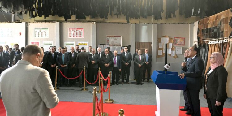 رئيس مجلس الوزراء يبدأ جولة تفقدية بمدينة الجلود بالروبيكي