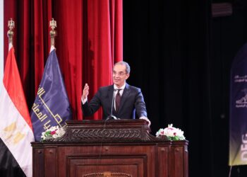 وزير الاتصالات يشهد فعاليات حفل تخريج المتدربين وتكريم المتميزين بمبادرة “أجيال مصر الرقمية”