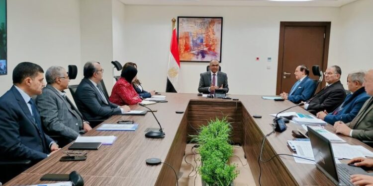 نائب وزير الإسكان يترأس اجتماع اللجنة التنسيقية لمشروعات الإحلال والتجديد لمحطات وشبكات المياه الشرب والصرف على مستوى الجمهورية