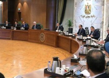 رئيس الوزراء يتابع الموقف التنفيذي لمستشفى “500500”