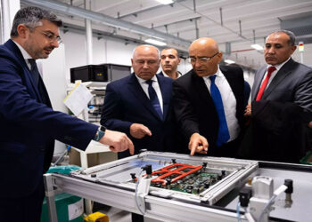 نائب رئيس مجلس الوزراء للتنمية الصناعية يتفقد  مصنع شركة ميرمك الإيطالية