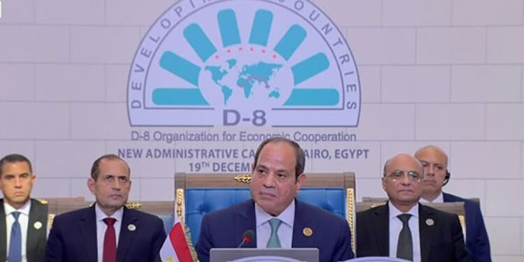 الرئيس السيسي: مصر أقامت جسرًا جويًا بين القاهرة وبيروت لدعم لبنان بالمساعدات