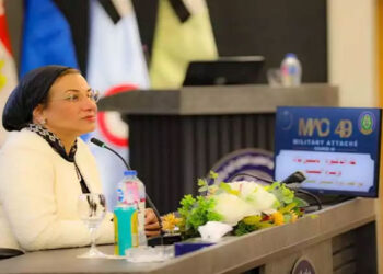 وزيرة البيئة تلتقى عدداً من أعضاء دورة التمثيل الدبلوماسي العسكرى المصرى بالخارج