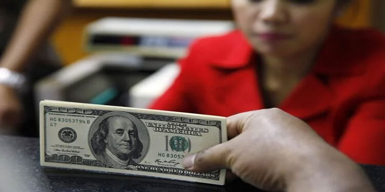 عاجل.. سعر الدولار يكسر 50 جنيها لأول مرة في البنوك