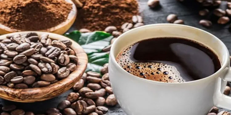 دراسة : تناول القهوة والشاي يحميك من مرض خطير