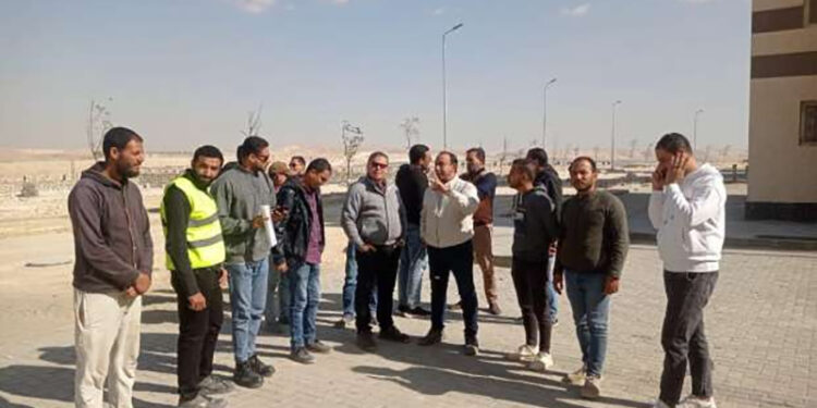 مسئولو “الإسكان” يتابعون مشروعات المرافق والطرق لتعظيم الاستفادة من الأراضي بمدينة الشروق