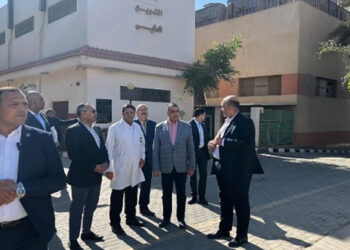 وزير الدولة للإنتاج الحربي يتفقد المركز الطبي التخصصي