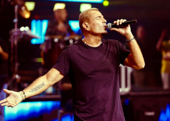 عمرو دياب يستعد لإحياء حفل غنائي جديد في السعودية