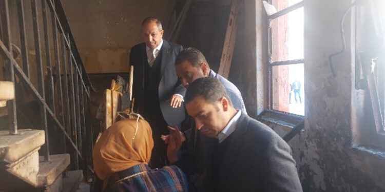 نجاة محافظ بورسعيد من صعق كهربائي وإصابة حارسه