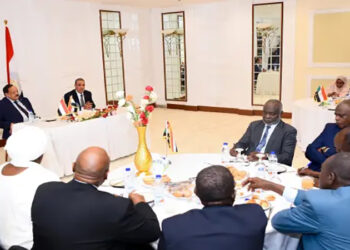 وزير الخارجية يلتقي مجموعة من السياسيين السودانيين وممثلي المجتمع المدني السوداني خلال زيارته لبورسودان