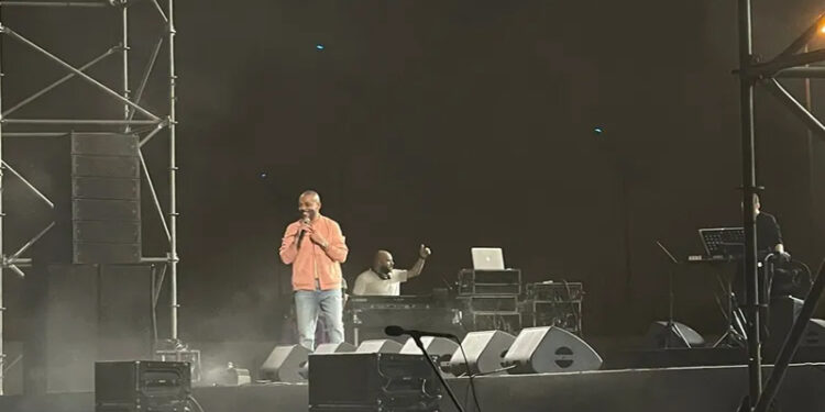 تامر عاشور يحيي حفل غنائي في الإسكندرية