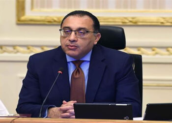 رئيس الوزراء يتوجه إلى أسوان لافتتاح محطة أبيدوس الشمسية