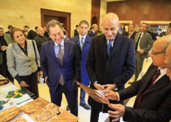 وزير التربية والتعليم والسفير الفرنسى يتفقدان مدرسة العائلة المقدسة “الجزويت” بالقاهرة