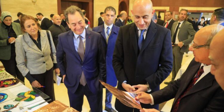 وزير التربية والتعليم والسفير الفرنسى يتفقدان مدرسة العائلة المقدسة “الجزويت” بالقاهرة