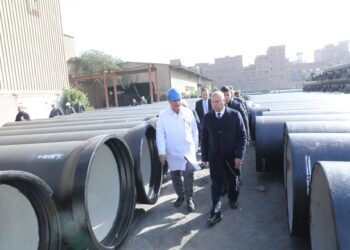 وزير الصناعة يتفقد شركة النصر للمسبوكات بعد إعادة تشغيلها